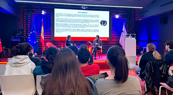 Ana Vázquez visitó a los estudiantes de Comunicación Audiovisual